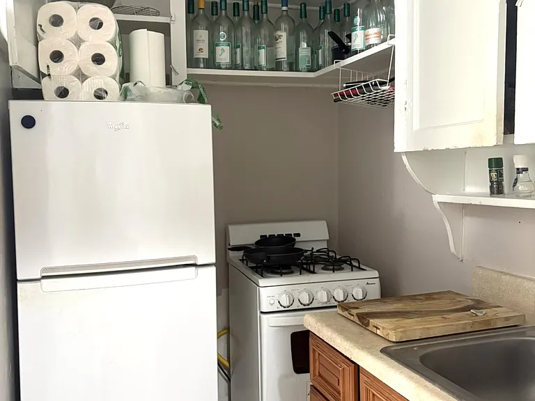 27 Lanark Rd #6 — Photo 9