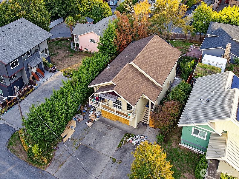 4th image of 10452 12th Avenue SW