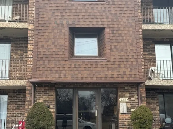 2215 175th St APT 1A, Lansing, IL 60438