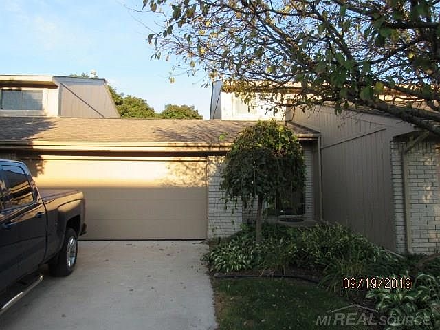 1st image of 4422 N Meadow Dr #1