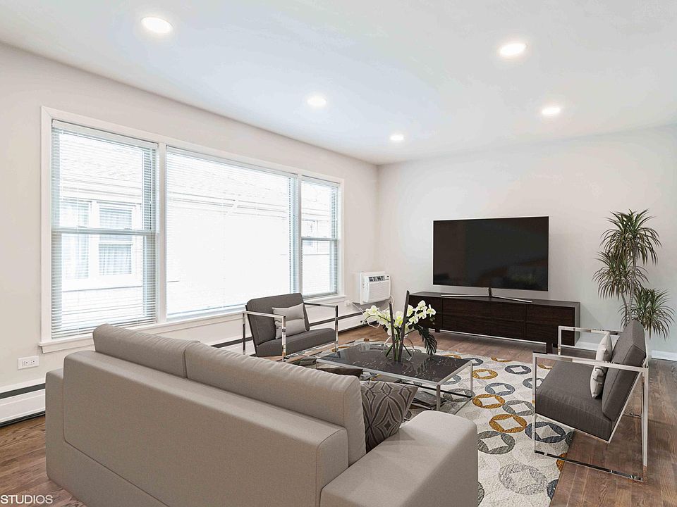 1st image of 3938 N California Ave #2E