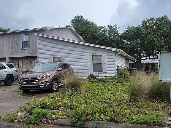 2nd image of 611 Sandalwood Dr