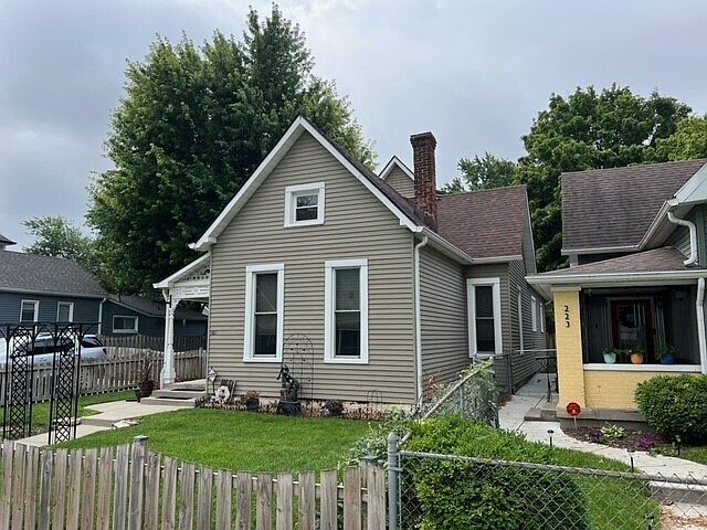 2nd image of 215 Wisconsin St