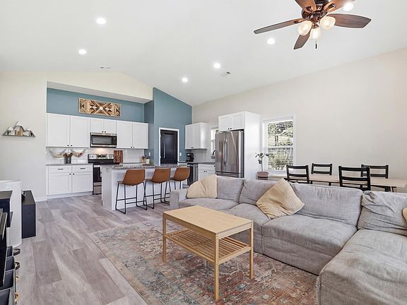 3rd image of 114A Shaw St