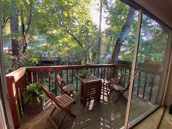 3rd image of 245 Clearview Pl #1/5