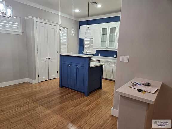 3rd image of 524 Wildrose Ln APT 1