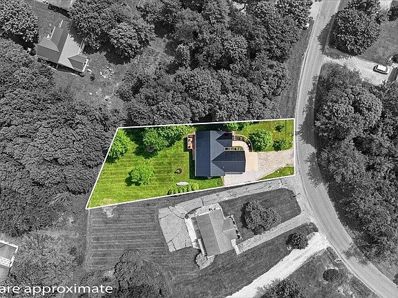 3rd image of 691 Greenbriar Cir
