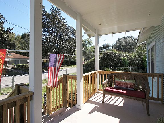 3rd image of 2413 Cypress Ave