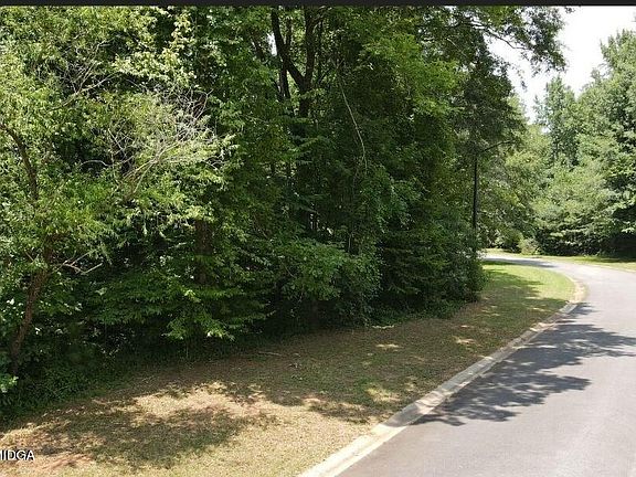3rd image of 122 Stoneycreek Dr