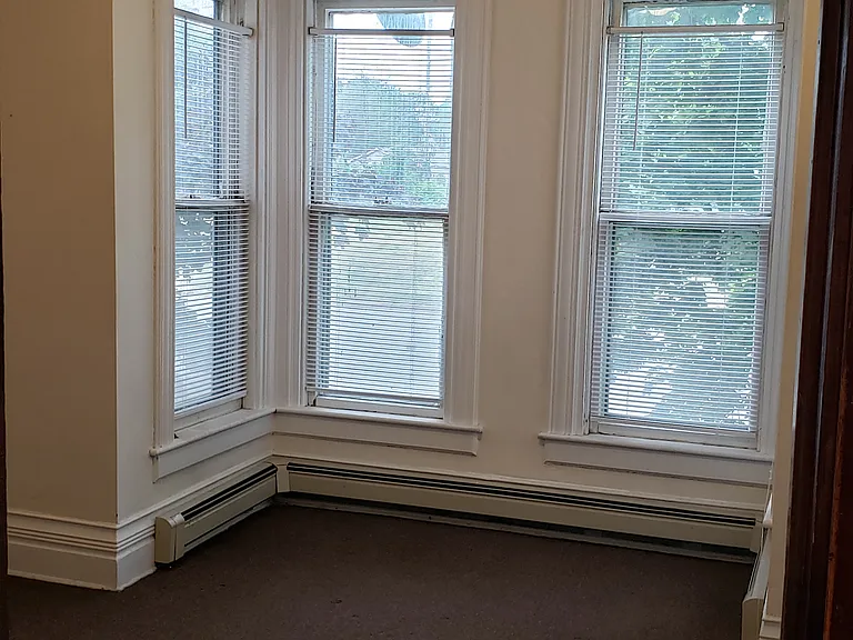 Lincoln Ave — Photo 14