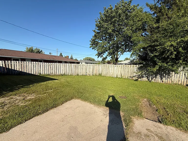 845-847 Abrams St — Photo 13