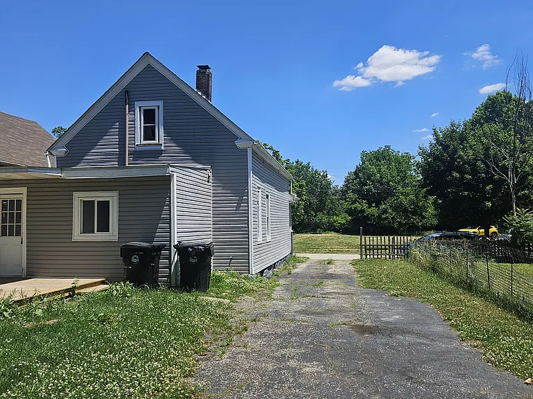 3652 E 47th St — Photo 3