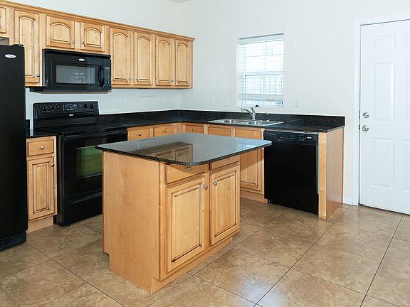 3rd image of 1543 Bentley Cir