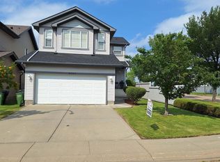 8704 175th Ave NW, Edmonton, AB T5Z3Z3
