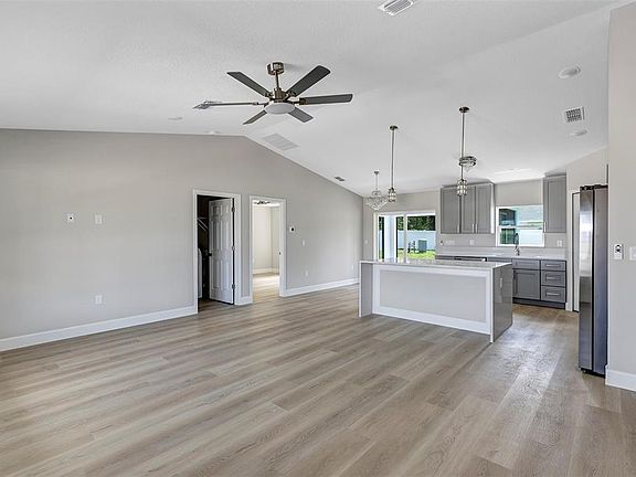 5th image of 10431 SW 140th Ave