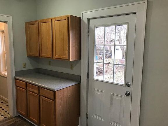 4th image of 644 E Wheeling St