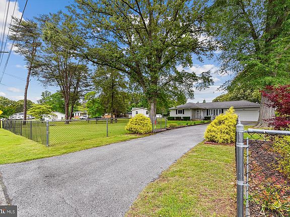 2nd image of 784 Jennie Dr