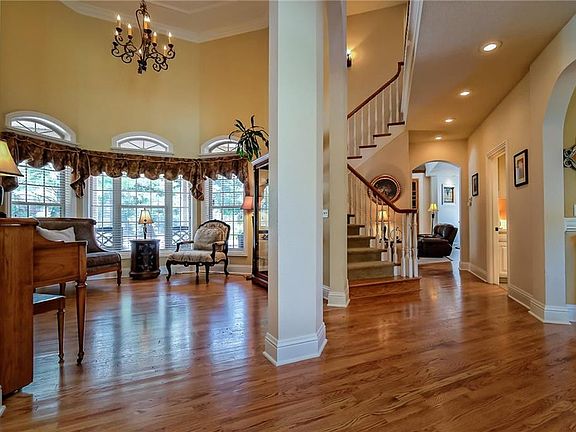 3rd image of 4906 S 44th Pl