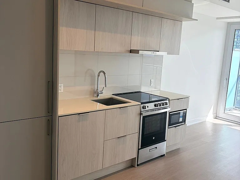 448 Burnhamthorpe Rd W #4001 — Photo 8