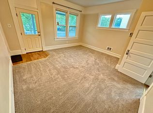 808 7th St #1, Anacortes, WA 98221