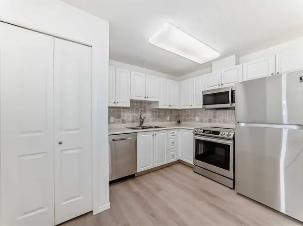 5000 N Somervale Ct SW #412, Calgary, AB T2Y 4M1