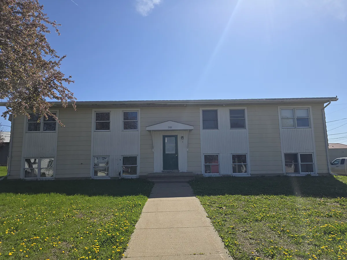 Building Photo - 1101 8th St SE