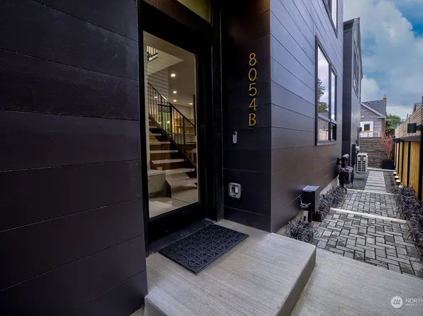 8054 Brooklyn Avenue NE #B, Seattle, WA 98115