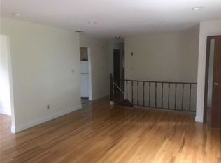 43 Pearsall Ave #B, Glen Cove, NY 11542