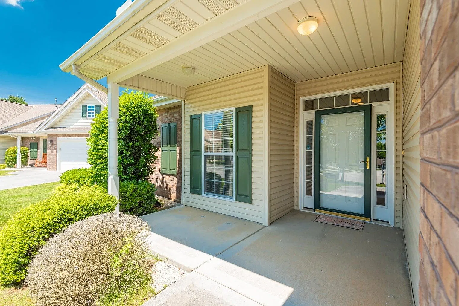 3 bed, 2364 sqft, $2,595 — Photo 3