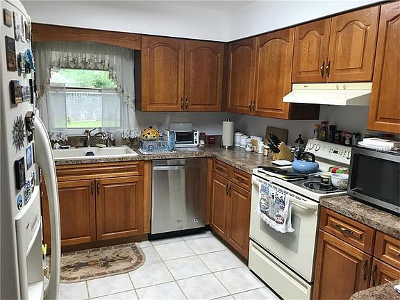 4th image of 1038 Manchester Cir