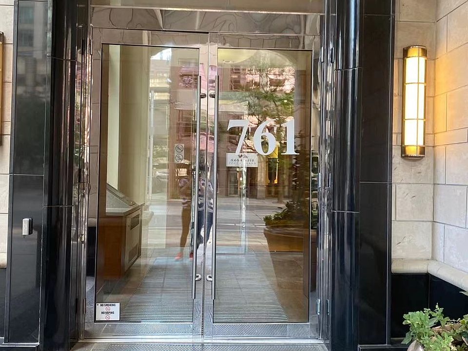 1st image of 761 Bay St Unit 907