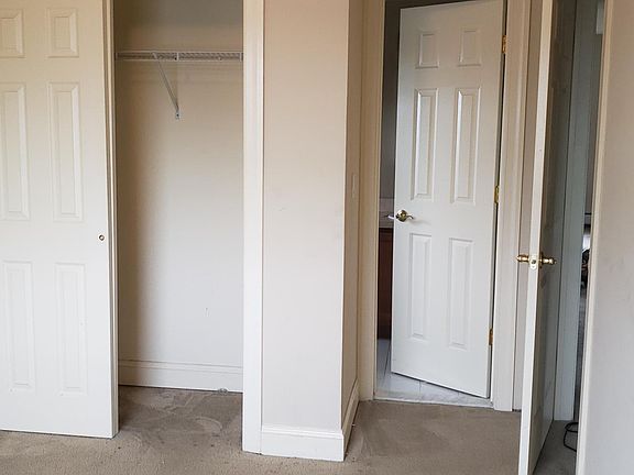 5th image of 109 Cove Ct #C