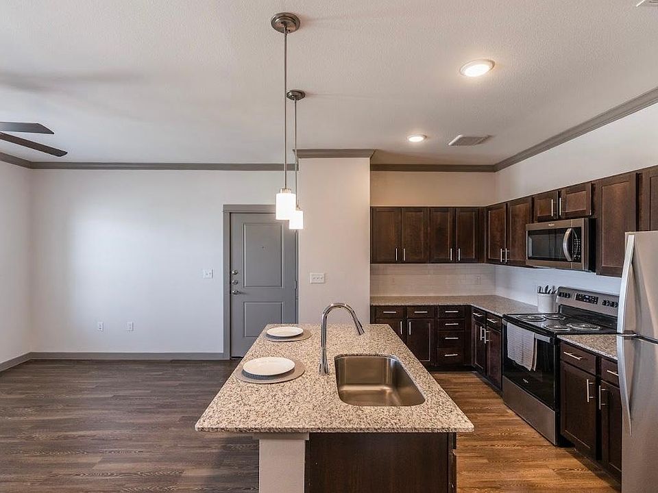 1st image of 4121 Shady Oak St #12