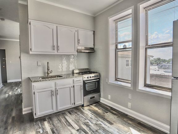 2nd image of 4901 Murphy Pl APT 9