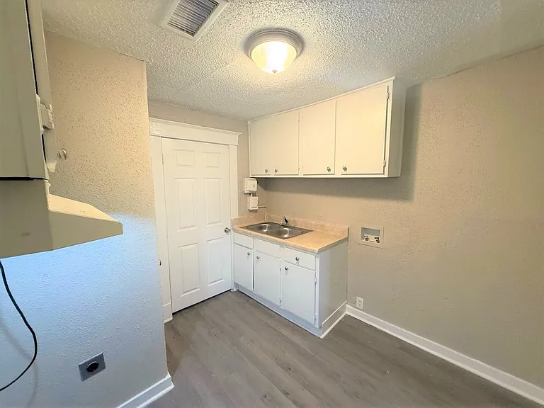 2673 Midland Ave — Photo 8
