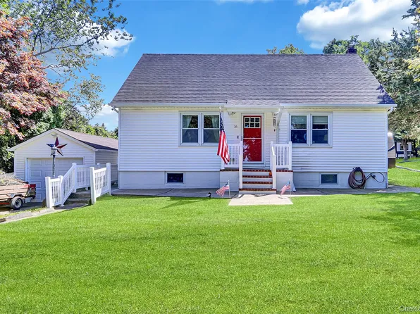 16 Hallock Lane, Rocky Point, NY 11778