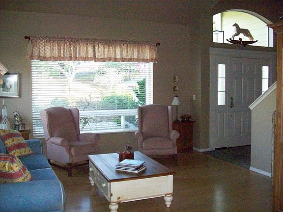 3rd image of 626 N Mountain View Ave