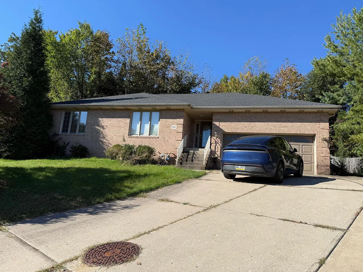 3 bed, 2500 sqft, $2,490 — Photo 2
