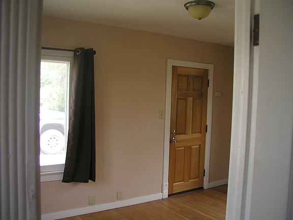 4th image of 450 E Main St
