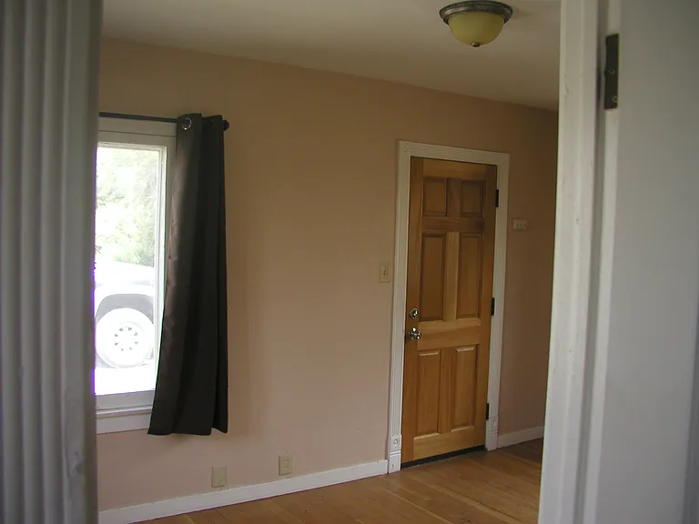 450 E Main St — Photo 4