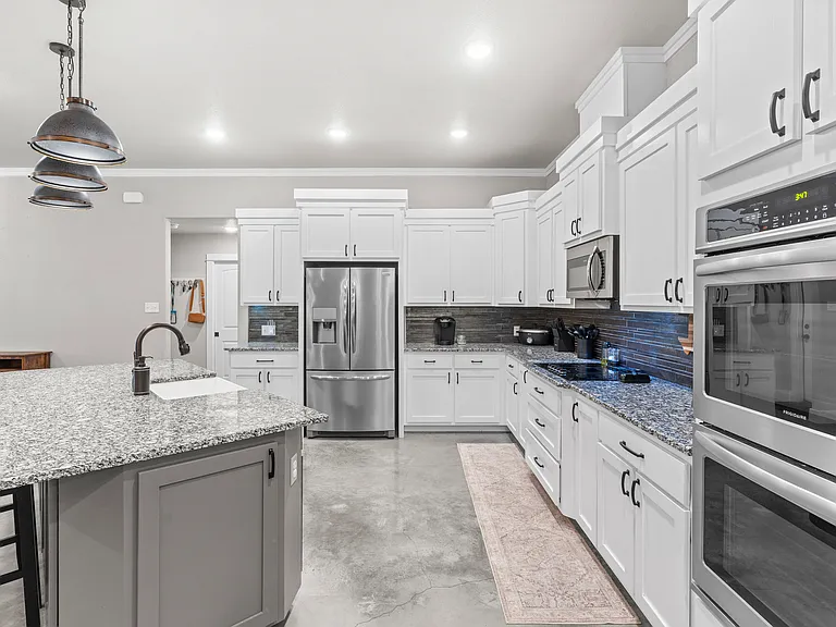 15765 Salado Dr — Photo 10