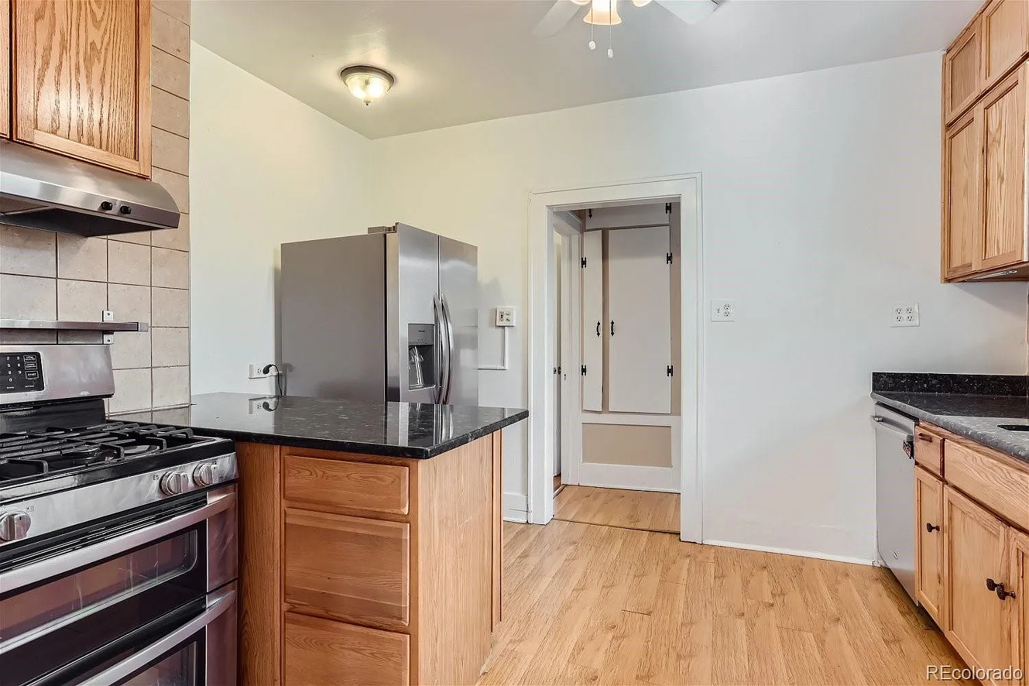 4 bed, 2.0 bath, 1993 sqft, $3,000 — Photo 4