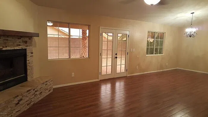 4 bed, 2.0 bath, 2156 sqft, $2,050 — Photo 4