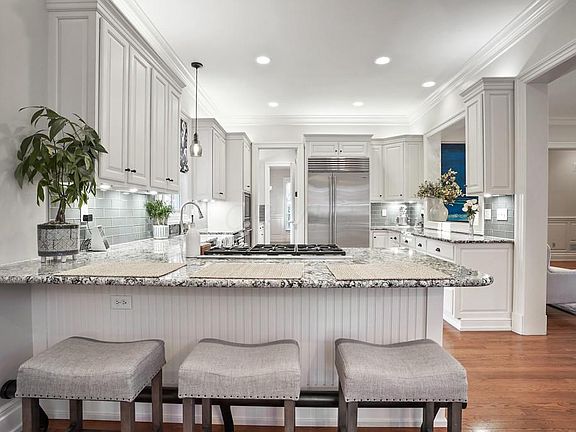 3rd image of 7507 Phelps Close