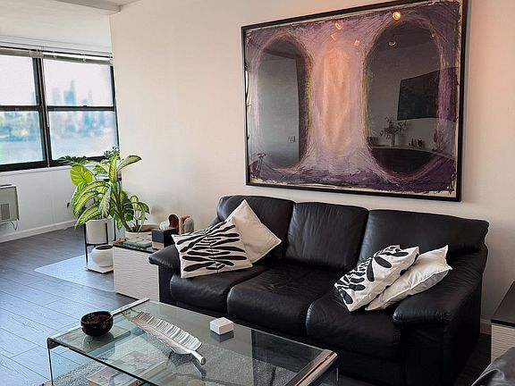 5th image of 7002 Boulevard East APT 22G