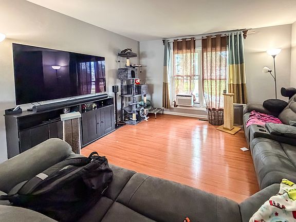 4th image of 953 Miller Ave