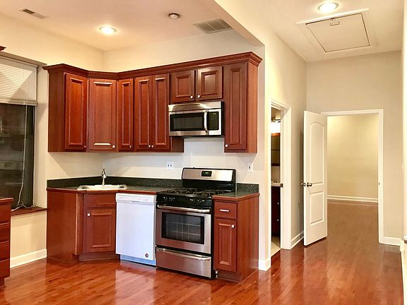 3rd image of 315 W North Ave