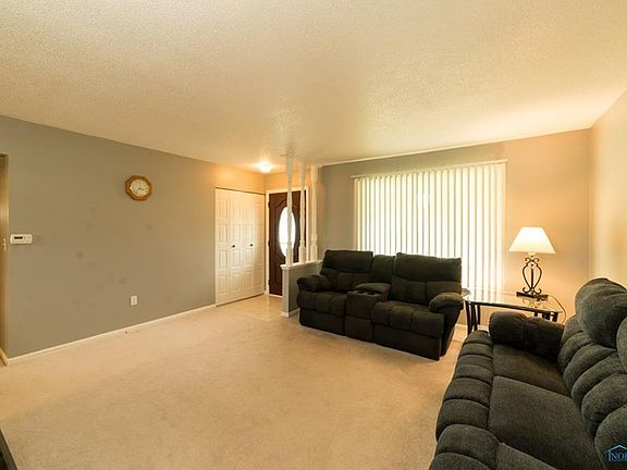 3rd image of 1031 Lakehurst Dr
