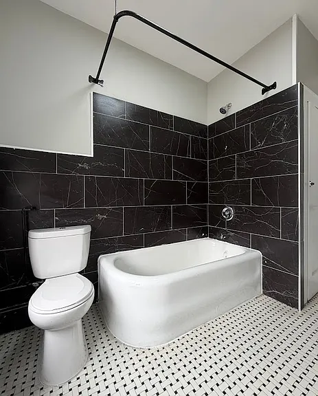124 E 7th St #3 — Photo 9