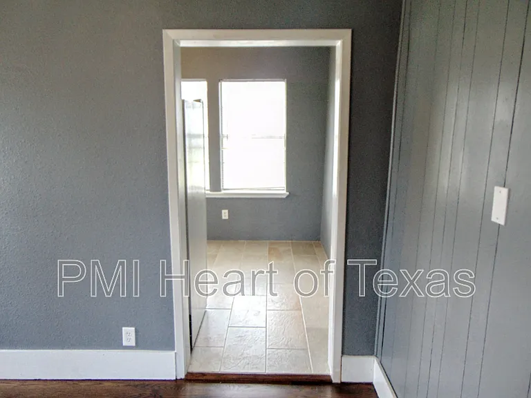 2317 E 2nd St — Photo 15